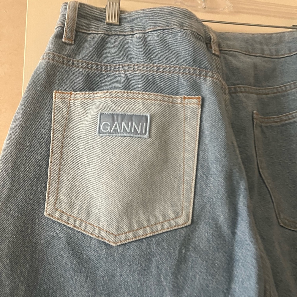 GANNI
High rise cotton denim cargo jeans - Picture 2 of 13